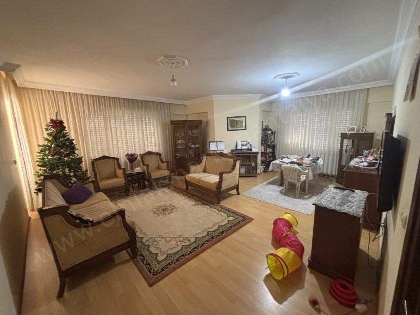 SİTE İÇERİSİNDE CEPHELERİ AÇIK GENİŞ FERAH 3+1