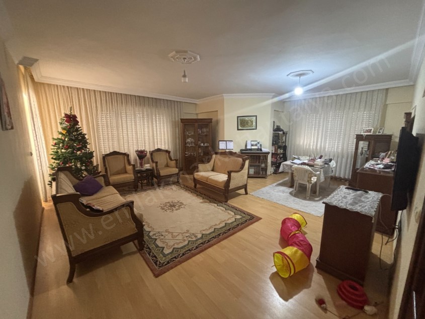 SİTE İÇERİSİNDE CEPHELERİ AÇIK GENİŞ FERAH 3+1