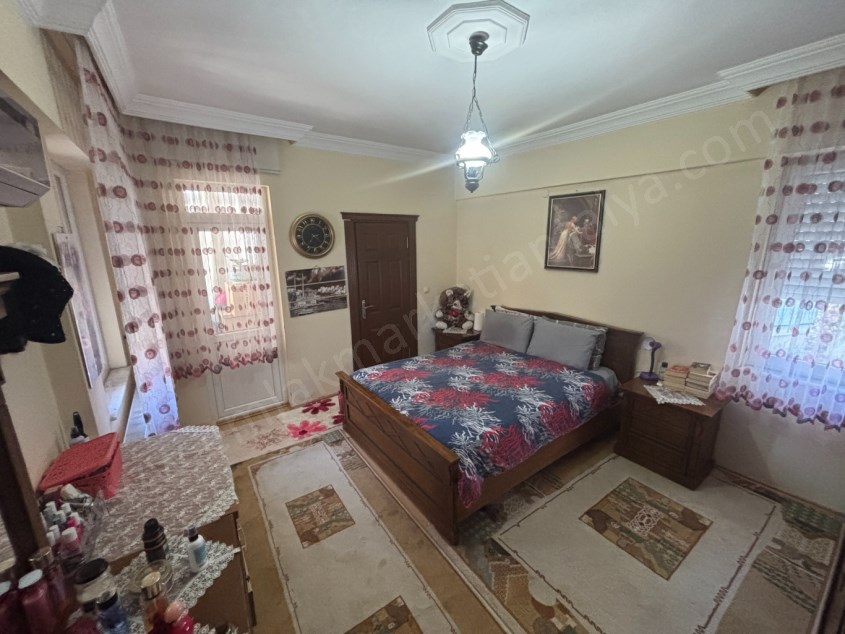 SİTE İÇERİSİNDE CEPHELERİ AÇIK GENİŞ FERAH 3+1