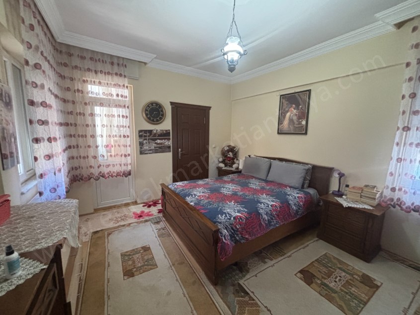 SİTE İÇERİSİNDE CEPHELERİ AÇIK GENİŞ FERAH 3+1