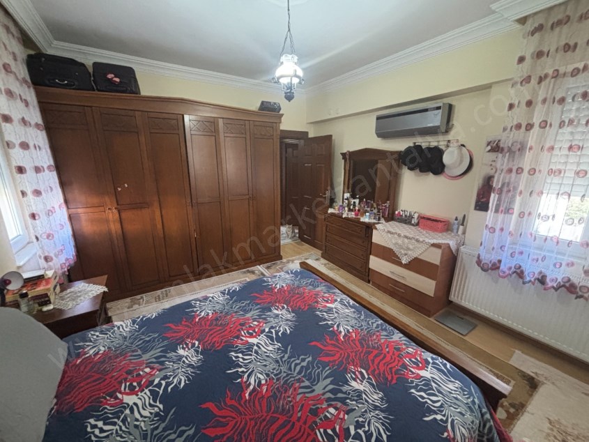 SİTE İÇERİSİNDE CEPHELERİ AÇIK GENİŞ FERAH 3+1