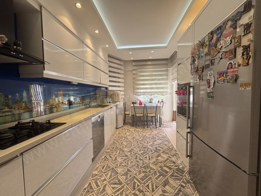 SİTE İÇERİSİNDE CEPHELERİ AÇIK GENİŞ FERAH 3+1