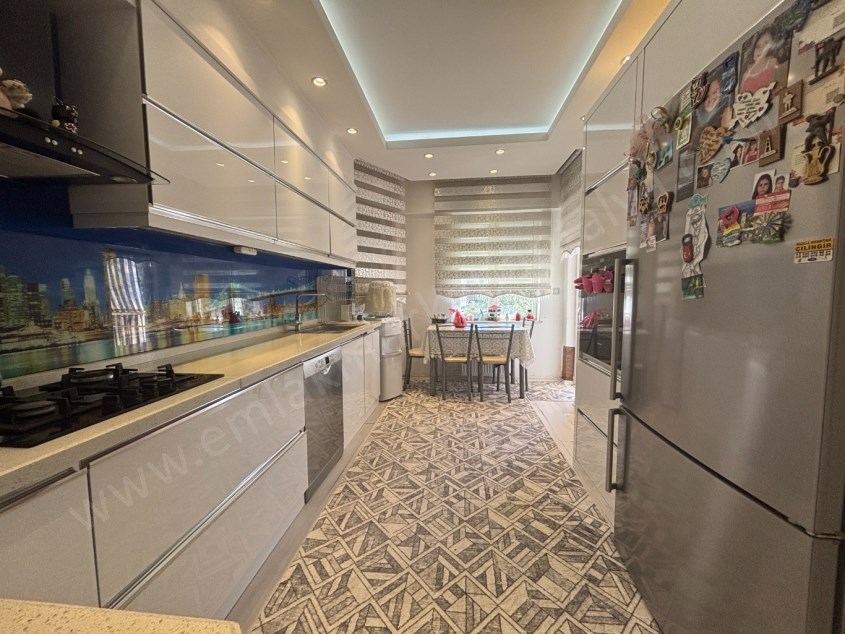 SİTE İÇERİSİNDE CEPHELERİ AÇIK GENİŞ FERAH 3+1