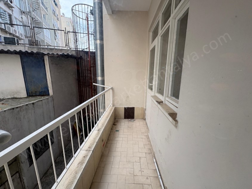 ALİ ÇETİNKAYA CAD. ŞEHİR TİYATROLARI KARŞISI KİRALIK 1+1 OFİS