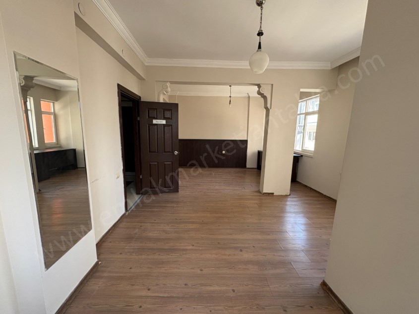 ALİ ÇETİNKAYA CAD. ŞEHİR TİYATROLARI KARŞISI KİRALIK 1+1 OFİS