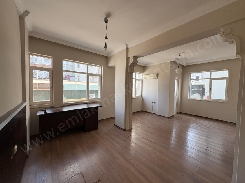 ALİ ÇETİNKAYA CAD. ŞEHİR TİYATROLARI KARŞISI KİRALIK 1+1 OFİS