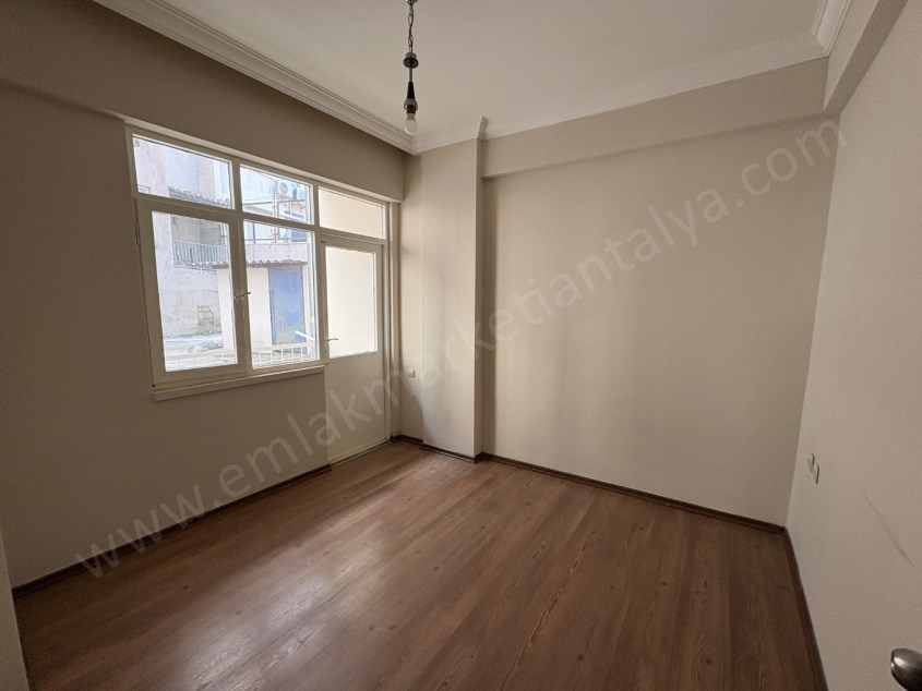 ALİ ÇETİNKAYA CAD. ŞEHİR TİYATROLARI KARŞISI KİRALIK 1+1 OFİS