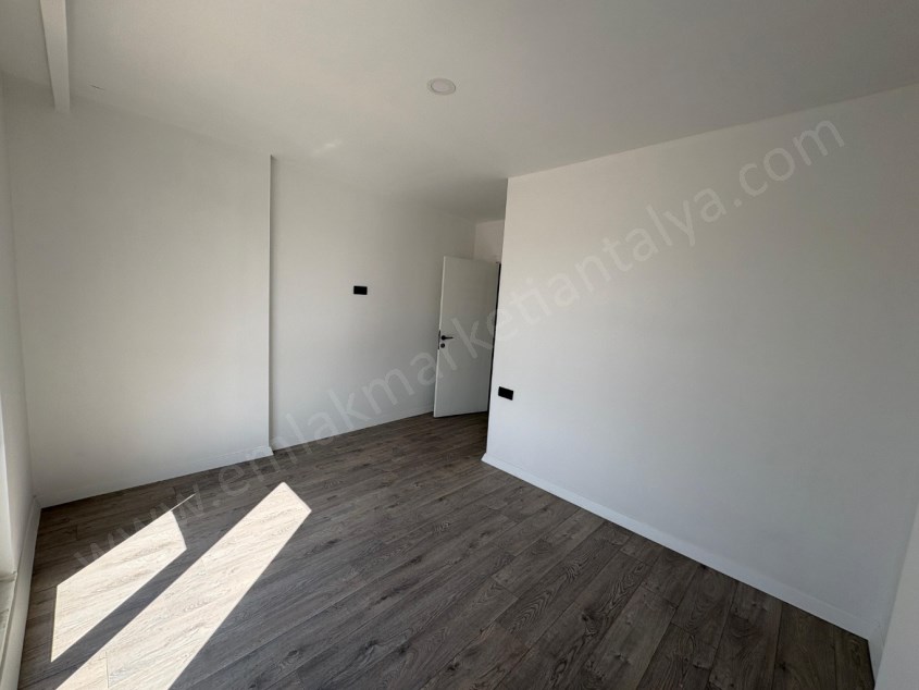 2 BLOKLU SİTE İÇİ YÜZME HAVUZLU AYRI MUTFAKLI LÜKS 2+1