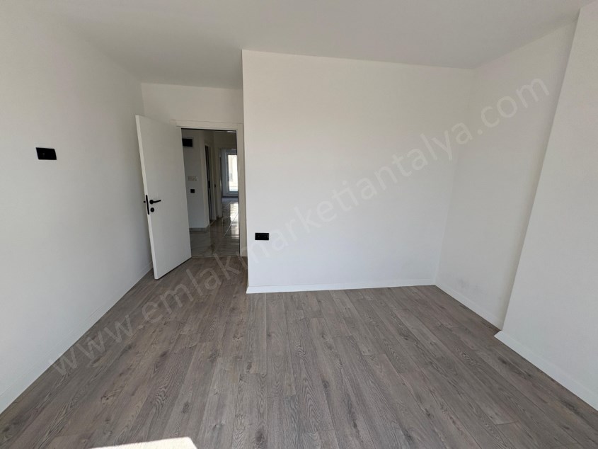 2 BLOKLU SİTE İÇİ YÜZME HAVUZLU AYRI MUTFAKLI LÜKS 2+1