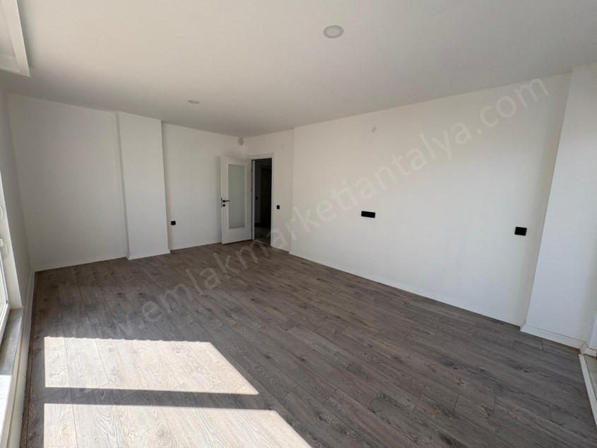 2 BLOKLU SİTE İÇİ YÜZME HAVUZLU AYRI MUTFAKLI LÜKS 2+1