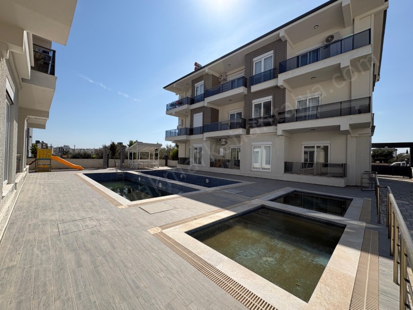 2 BLOKLU SİTE İÇİ YÜZME HAVUZLU LÜKS 1+1
