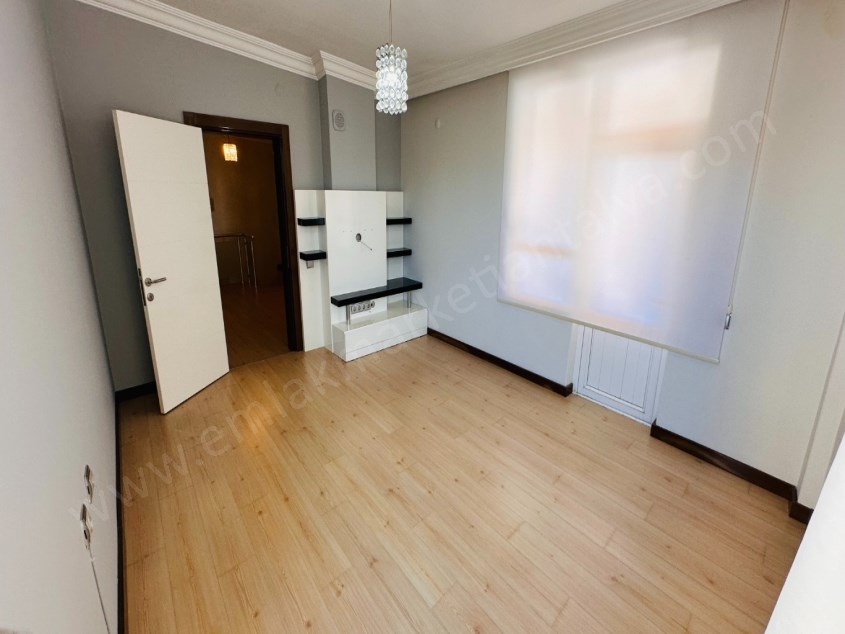 KONYAALTI CAD. 1 DAKİKA GENİŞ MASRAFSIZ 4+1 DUBLEKS