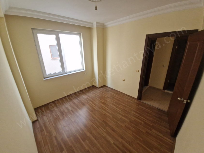 KIZILARIKTA ANA CADDEYE YAKIN MASRAFSIZ GENİŞ 2+1 