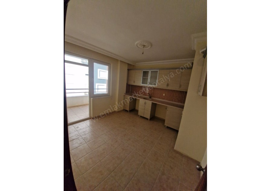 KIZILARIKTA ANA CADDEYE YAKIN MASRAFSIZ GENİŞ 2+1 