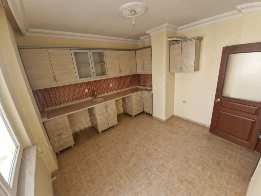 KIZILARIKTA ANA CADDEYE YAKIN MASRAFSIZ GENİŞ 2+1 