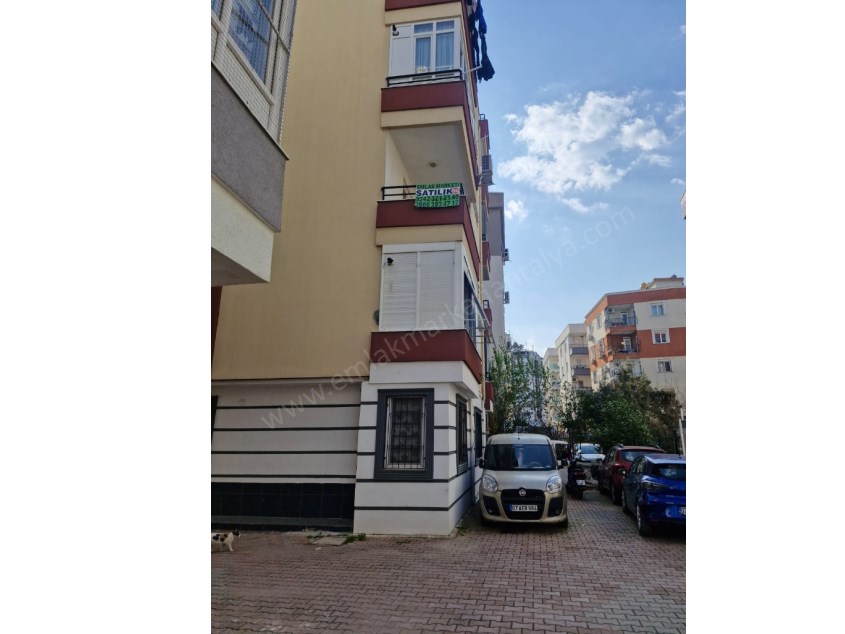 KIZILARIKTA ANA CADDEYE YAKIN MASRAFSIZ GENİŞ 2+1 