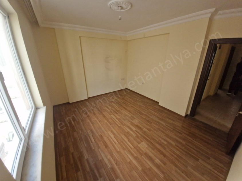 KIZILARIKTA ANA CADDEYE YAKIN MASRAFSIZ GENİŞ 2+1 