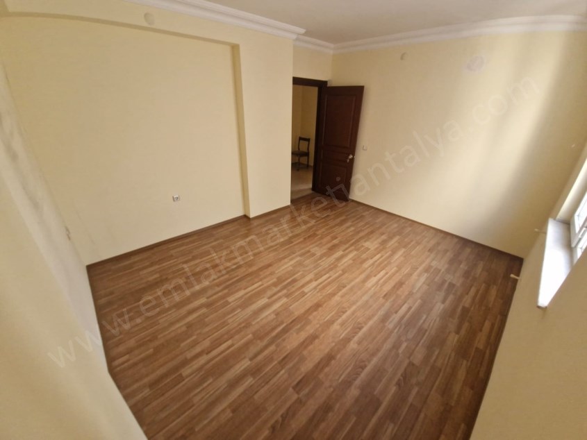 KIZILARIKTA ANA CADDEYE YAKIN MASRAFSIZ GENİŞ 2+1 