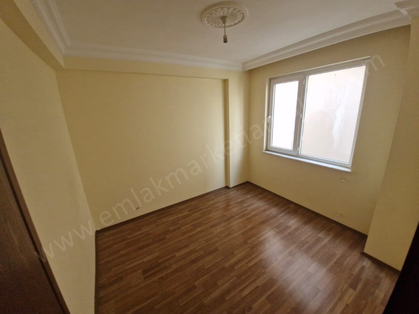 KIZILARIKTA ANA CADDEYE YAKIN MASRAFSIZ GENİŞ 2+1 