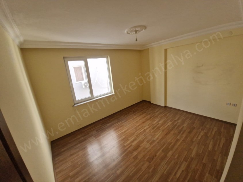 KIZILARIKTA ANA CADDEYE YAKIN MASRAFSIZ GENİŞ 2+1 