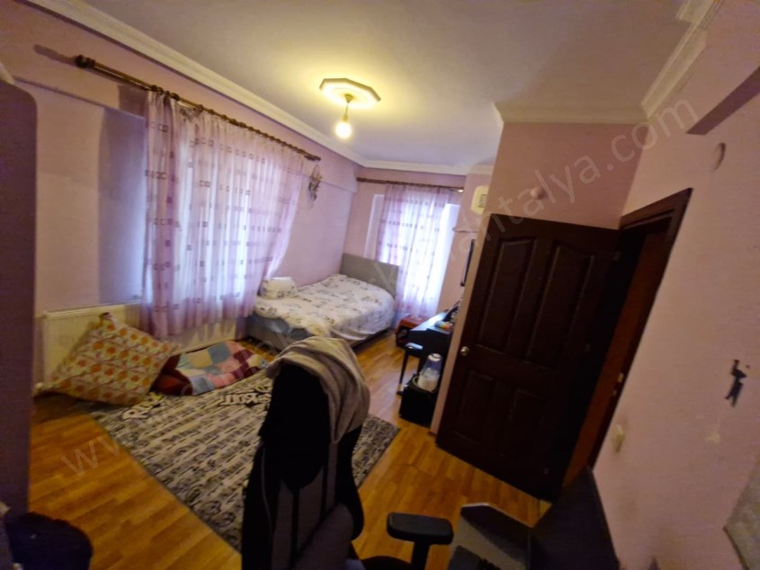 KIZILTOPRAKTA GENİŞ D.GAZLI CAM BALKONLU 2+1