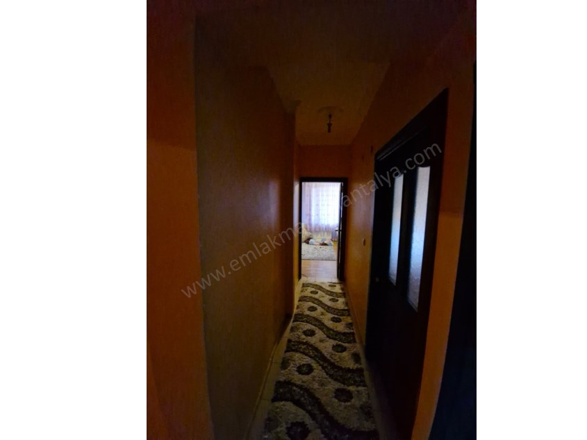 KIZILTOPRAKTA GENİŞ D.GAZLI CAM BALKONLU 2+1