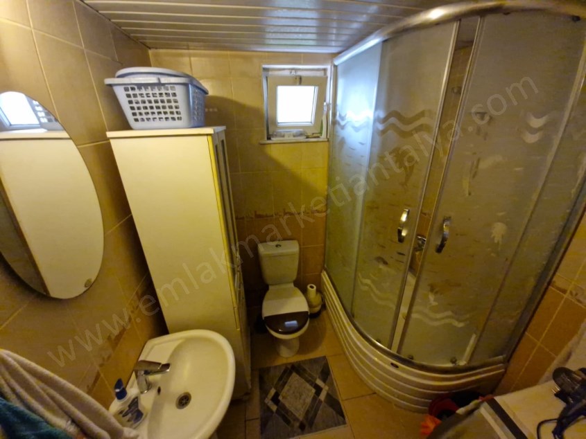 KIZILTOPRAKTA GENİŞ D.GAZLI CAM BALKONLU 2+1