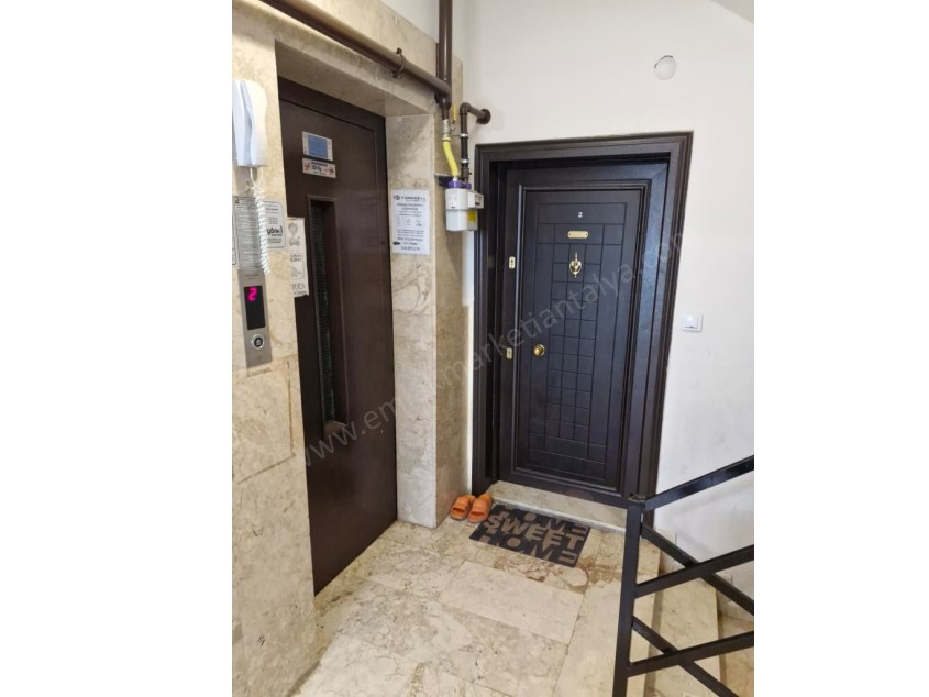 KIZILTOPRAKTA GENİŞ D.GAZLI CAM BALKONLU 2+1