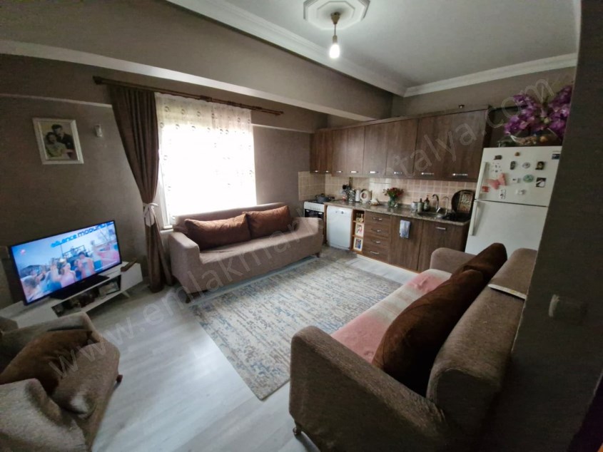 KIZILTOPRAKTA GENİŞ D.GAZLI CAM BALKONLU 2+1