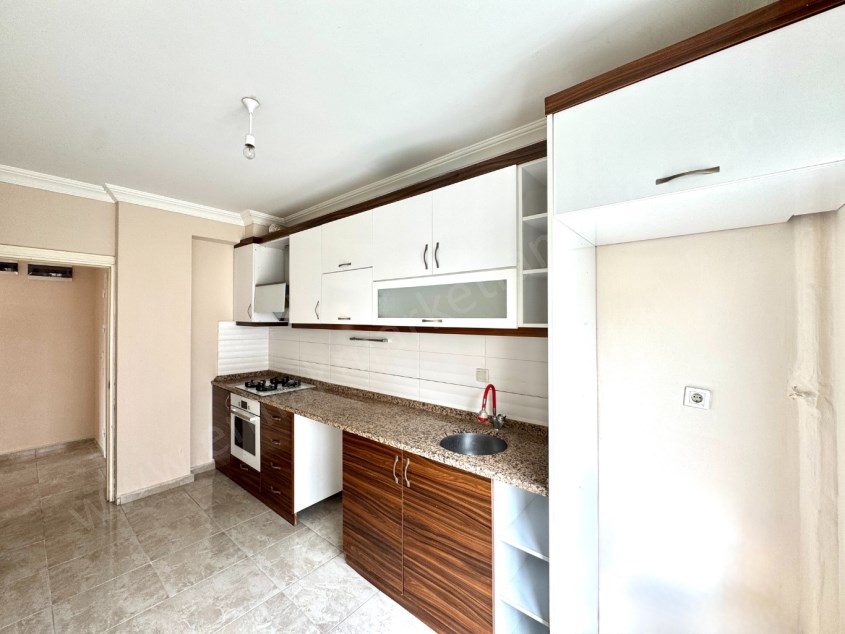 BARIŞ MAHALLESİNDE KATTA AYRI MUTFAKLI GENİŞ 2+1