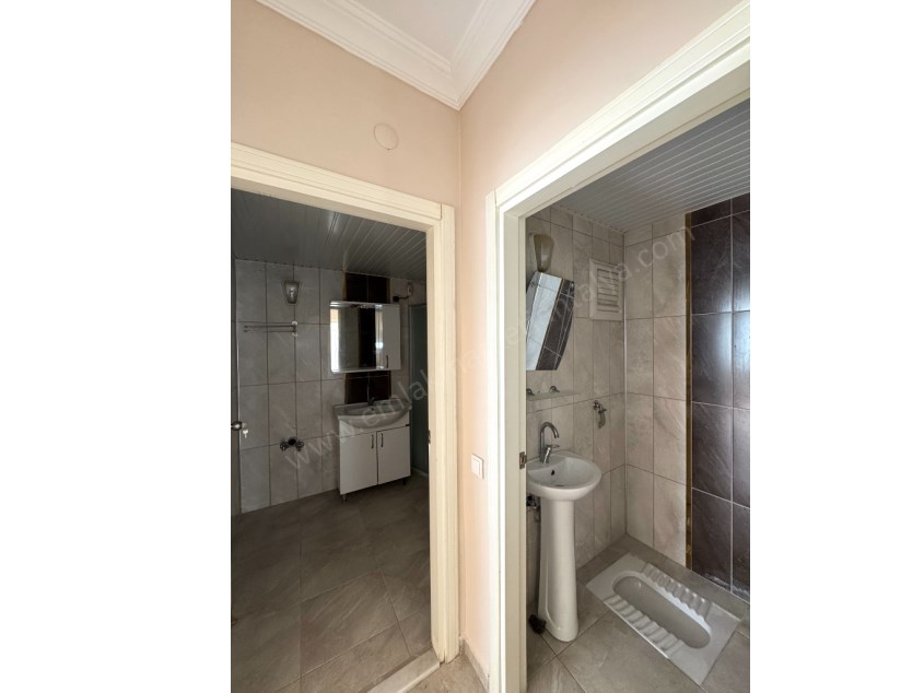 BARIŞ MAHALLESİNDE KATTA AYRI MUTFAKLI GENİŞ 2+1