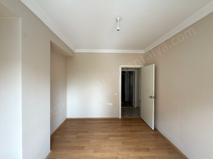 BARIŞ MAHALLESİNDE KATTA AYRI MUTFAKLI GENİŞ 2+1