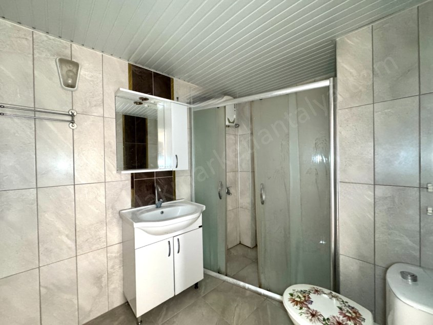 BARIŞ MAHALLESİNDE KATTA AYRI MUTFAKLI GENİŞ 2+1