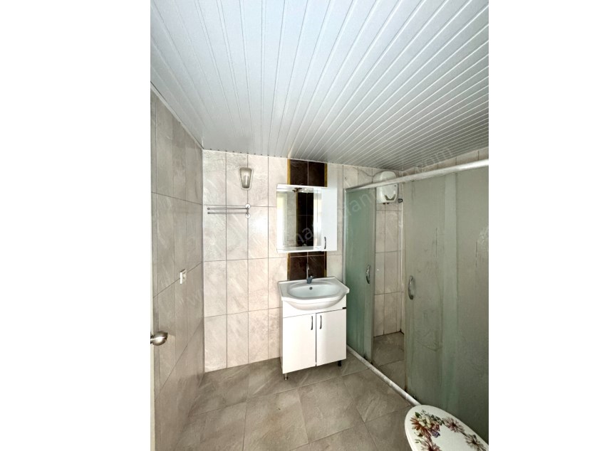 BARIŞ MAHALLESİNDE KATTA AYRI MUTFAKLI GENİŞ 2+1