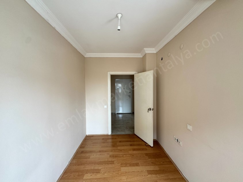 BARIŞ MAHALLESİNDE KATTA AYRI MUTFAKLI GENİŞ 2+1