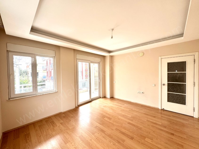 BARIŞ MAHALLESİNDE KATTA AYRI MUTFAKLI GENİŞ 2+1