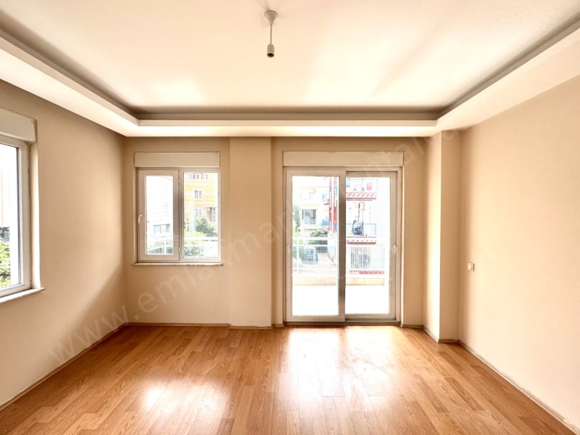 BARIŞ MAHALLESİNDE KATTA AYRI MUTFAKLI GENİŞ 2+1