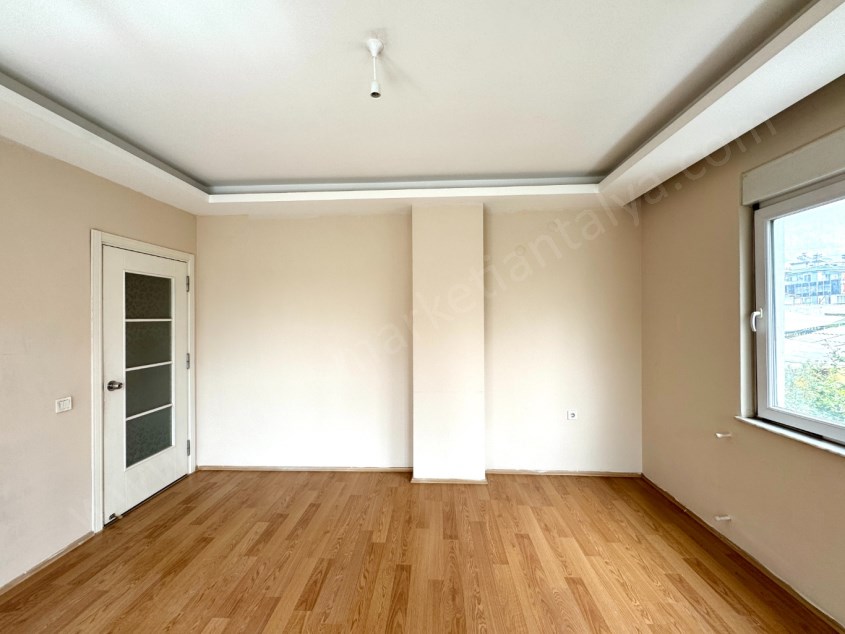 BARIŞ MAHALLESİNDE KATTA AYRI MUTFAKLI GENİŞ 2+1