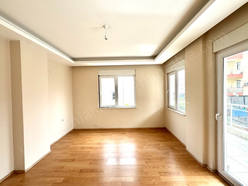 BARIŞ MAHALLESİNDE KATTA AYRI MUTFAKLI GENİŞ 2+1