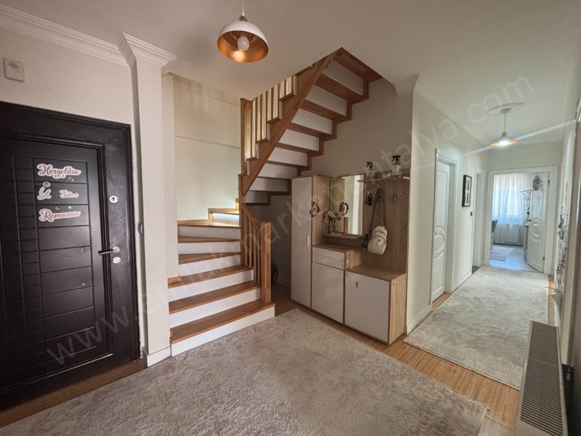 DOĞALGAZLI KOMBİLİ MASRAFSIZ TEMİZ ASANSÖRLÜ DUBLEKS 