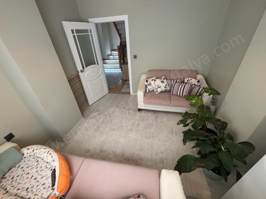 DOĞALGAZLI KOMBİLİ MASRAFSIZ TEMİZ ASANSÖRLÜ DUBLEKS 