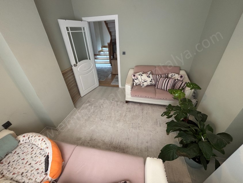 DOĞALGAZLI KOMBİLİ MASRAFSIZ TEMİZ ASANSÖRLÜ DUBLEKS 