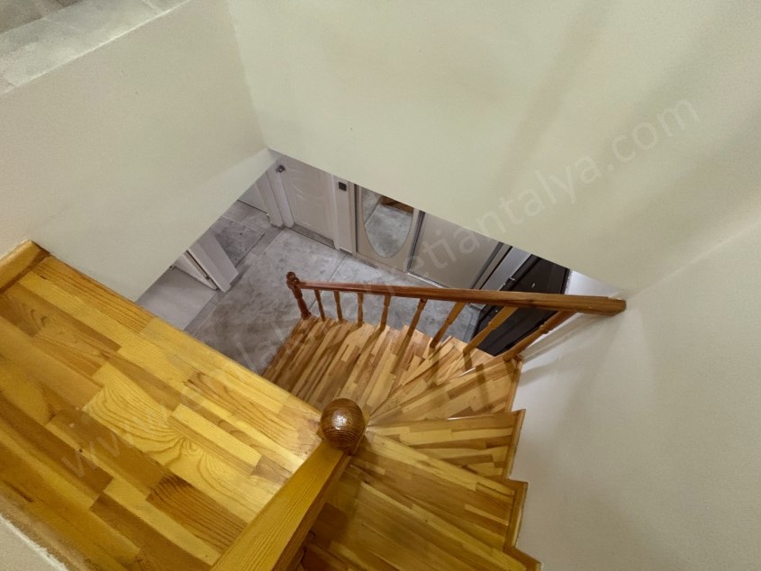 KIZILTOPRAKTA ASANSÖRLÜ KAPALI TERASLI 3+1 DUBLEKS