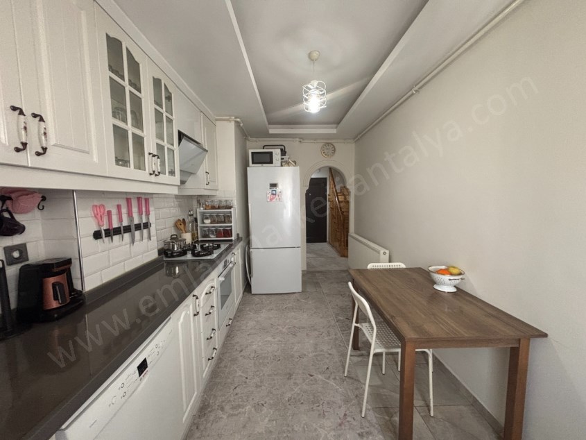 KIZILTOPRAKTA ASANSÖRLÜ KAPALI TERASLI 3+1 DUBLEKS