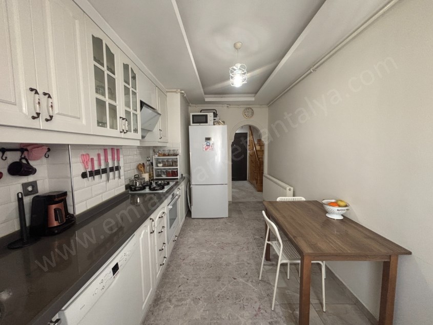 KIZILTOPRAKTA ASANSÖRLÜ KAPALI TERASLI 3+1 DUBLEKS