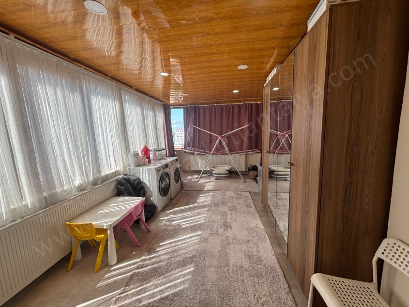 KIZILTOPRAKTA ASANSÖRLÜ KAPALI TERASLI 3+1 DUBLEKS