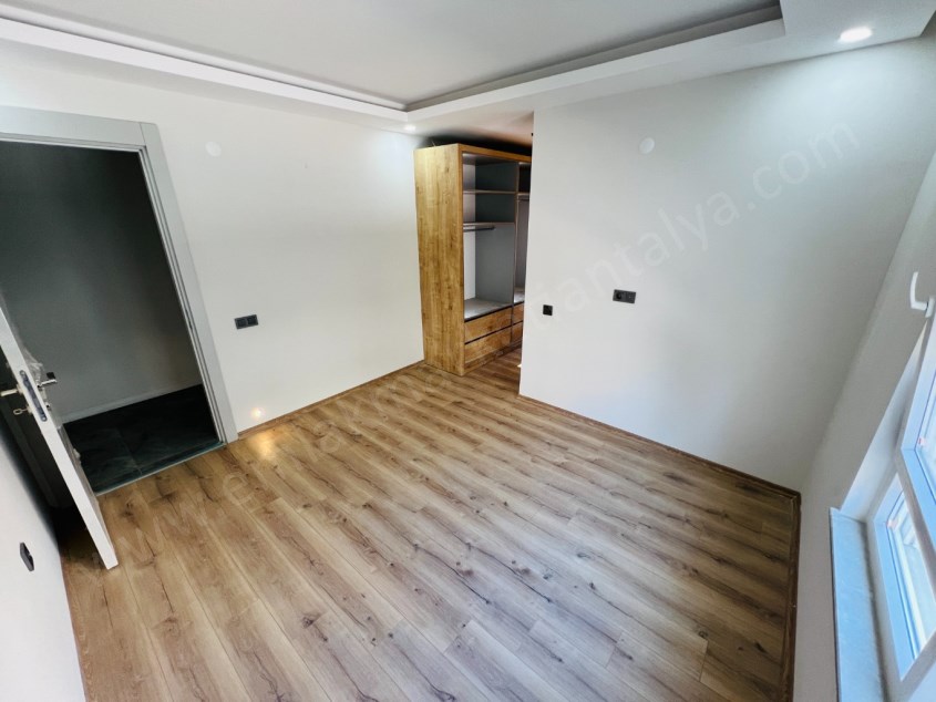 TRAMVAY YAKINI SİTE İÇİ DOĞALGAZLI KAPALI OTOPARKLI KİRALIK 3+1