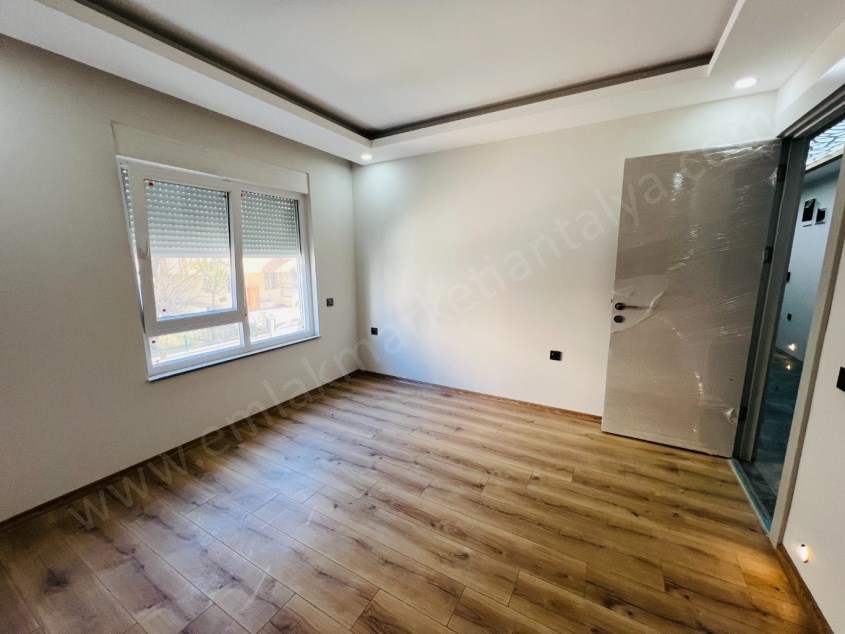 TRAMVAY YAKINI SİTE İÇİ DOĞALGAZLI KAPALI OTOPARKLI KİRALIK 3+1