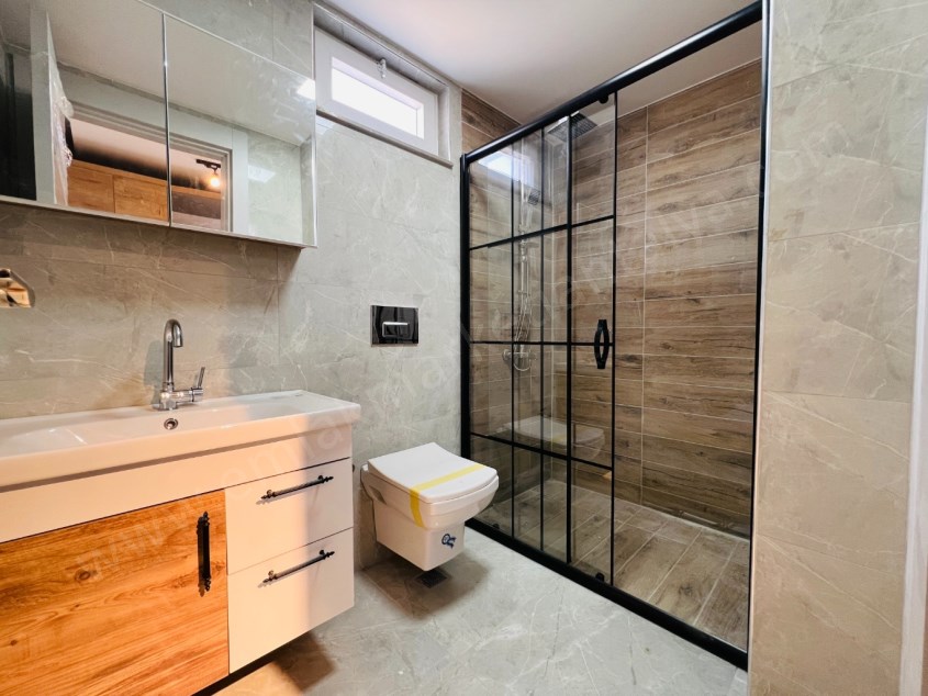 TRAMVAY YAKINI SİTE İÇİ DOĞALGAZLI KAPALI OTOPARKLI KİRALIK 3+1