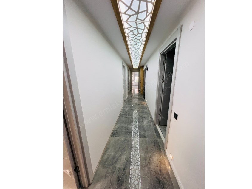 TRAMVAY YAKINI SİTE İÇİ DOĞALGAZLI KAPALI OTOPARKLI KİRALIK 3+1